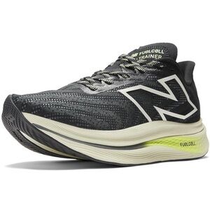 New Balance Women’s FuelCell SuperComp Trainer v2 Size 9 wide.